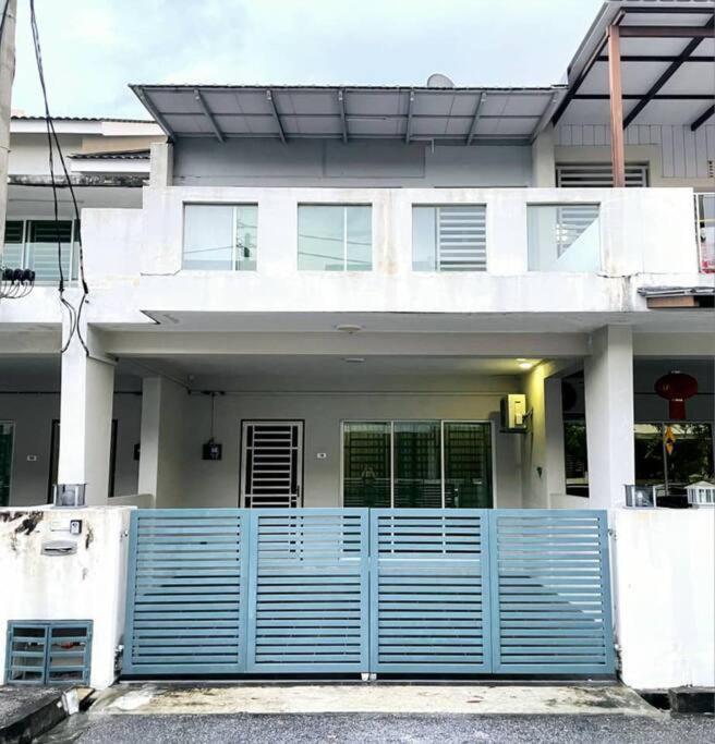 Cozyhouse 4Room 3Bath Room 10Pax'''Simpangampattasek Simpang Ampat  Bagian luar foto